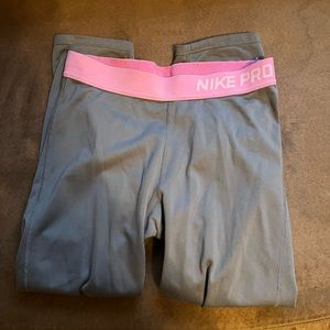 Grey Nike Pro Capri leggings